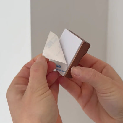 Skivax™ – Calzascarpe magnetico murale
